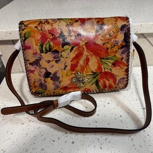 NWT Patricia Nash Rainforest Floral Bag